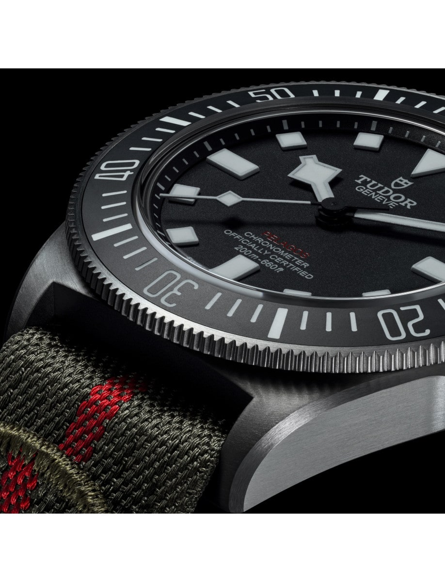 Tudor Pelagos FXD Green and Red Fabric Strap M25717N-0001 bezel