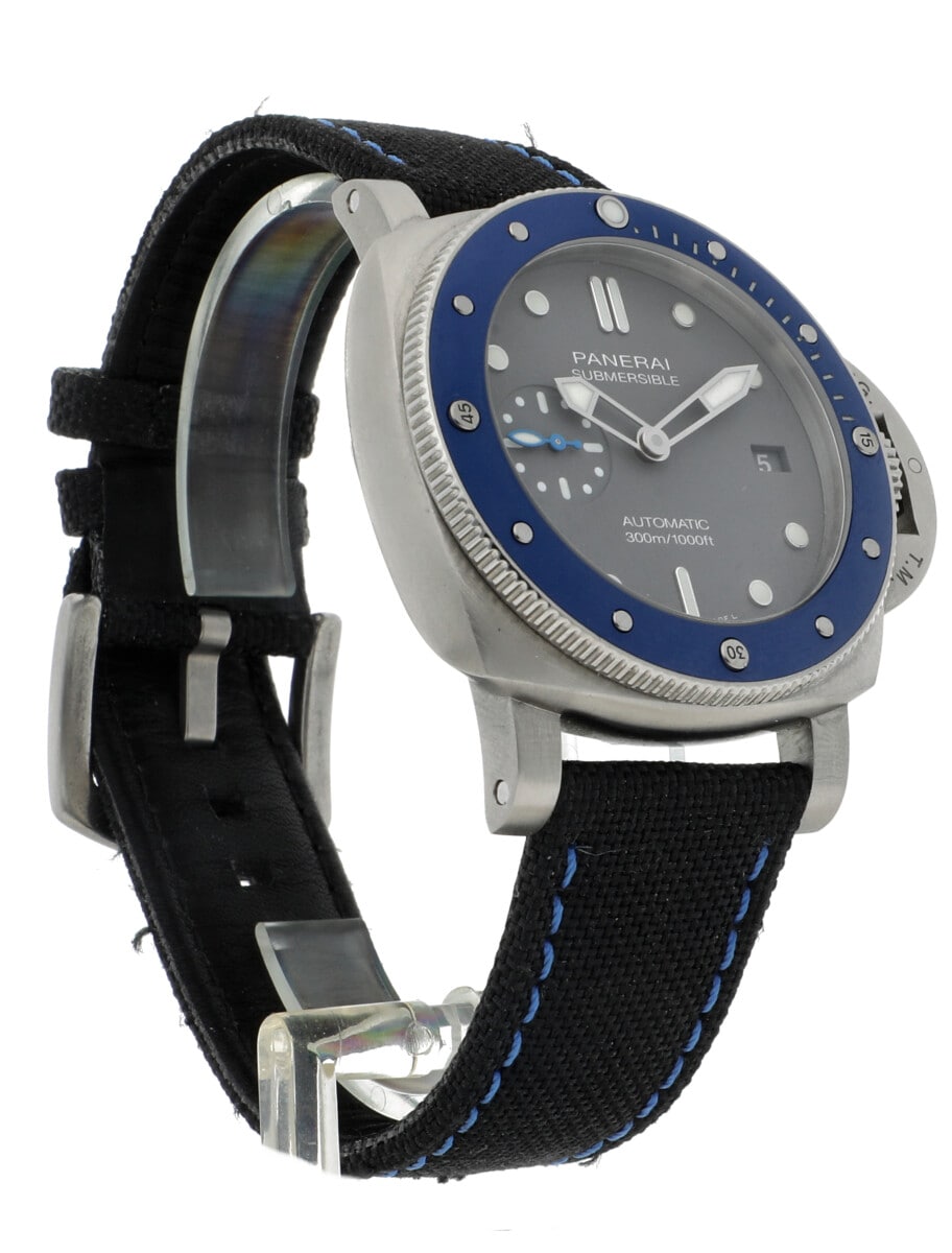 Pre-Owned Panerai Submersible PAM00959 front right