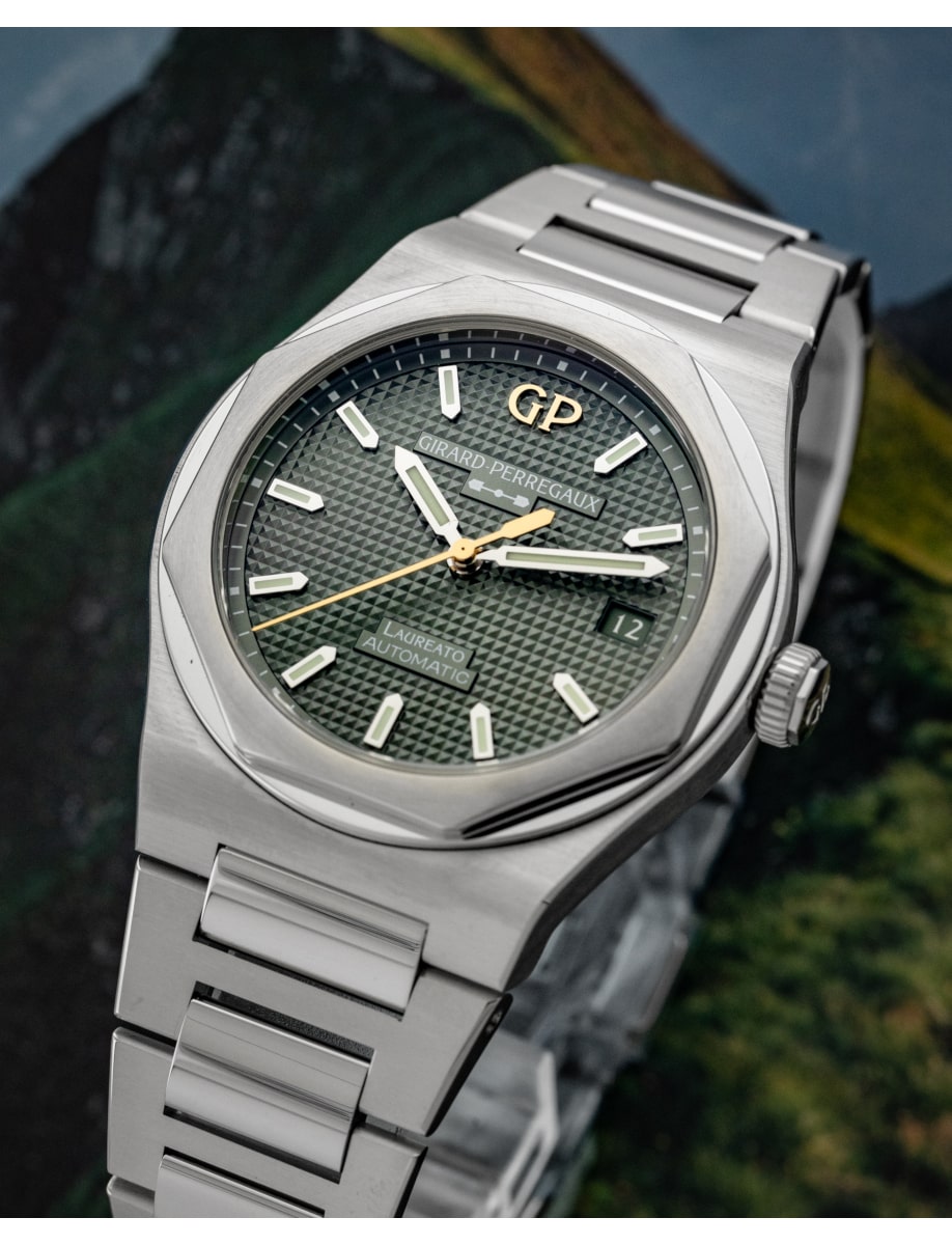 Girard-Perregaux Laureato Sage Green 81005-11-3407-1CM Front