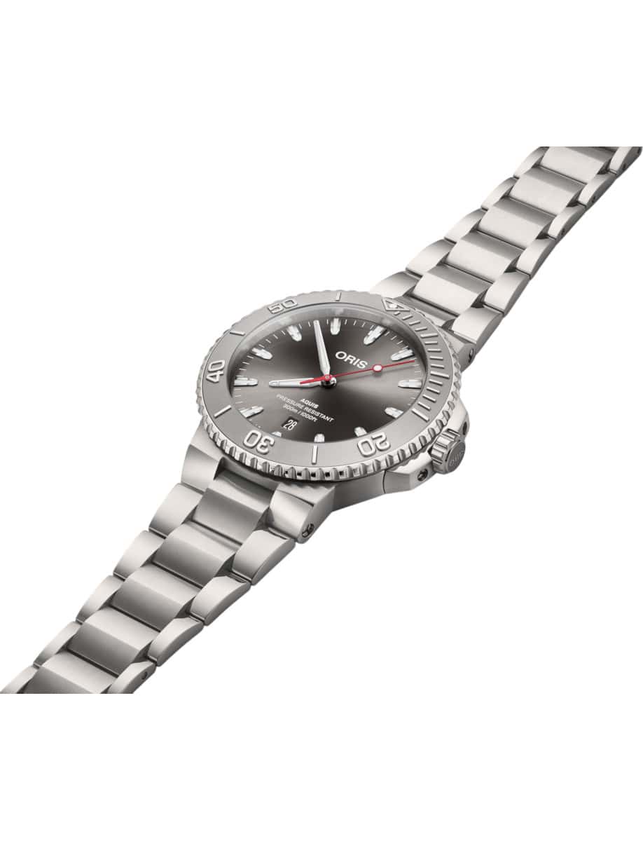 Oris Aquis Date Relief 01 733 7789 4153-07 8 23 04PEB Side