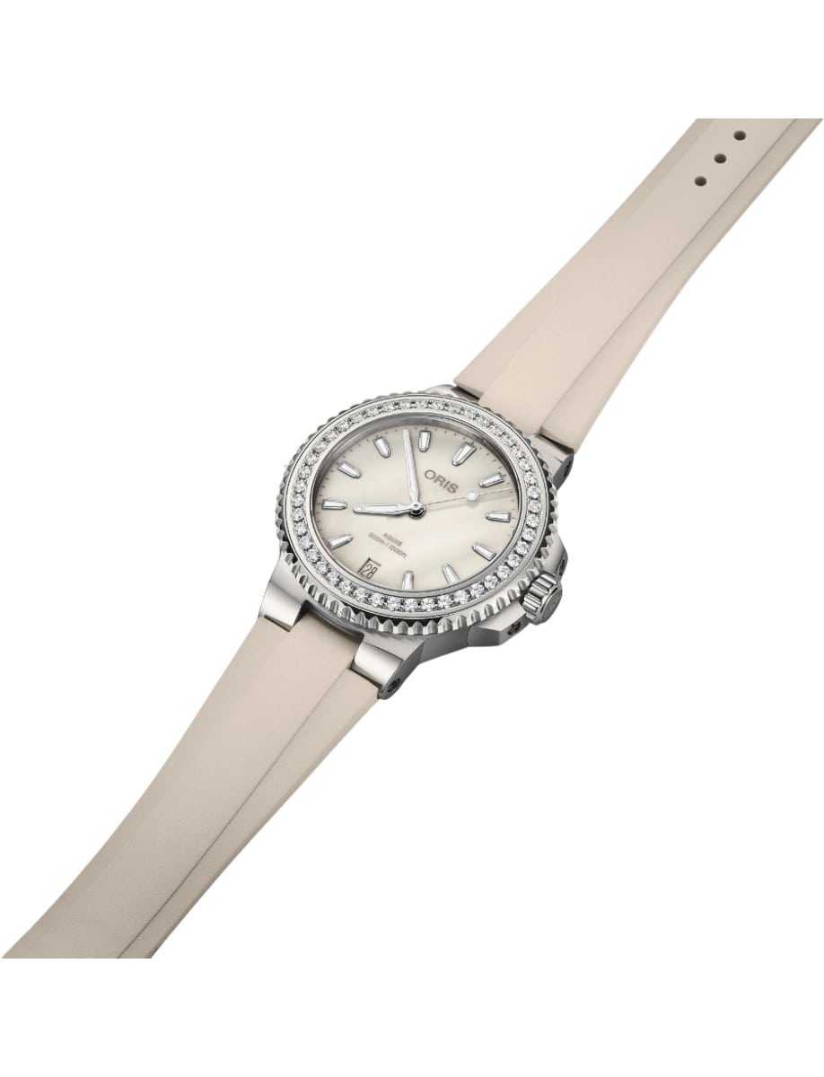 Oris Aquis Date 01 733 7792 4956 – 07 4 19 61FC side