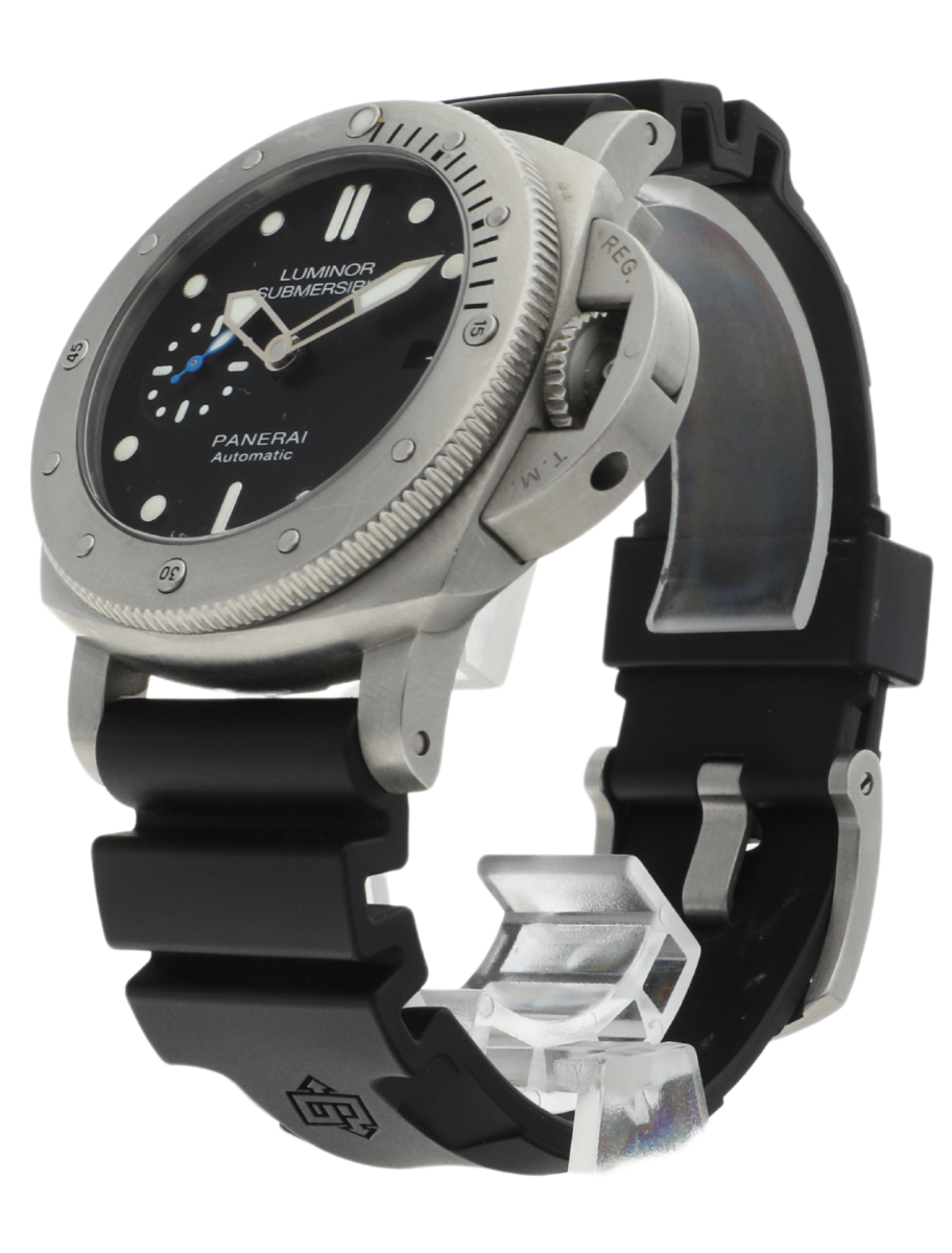 Pre-Owned Officine Panerai Submersible 105-01653 front left