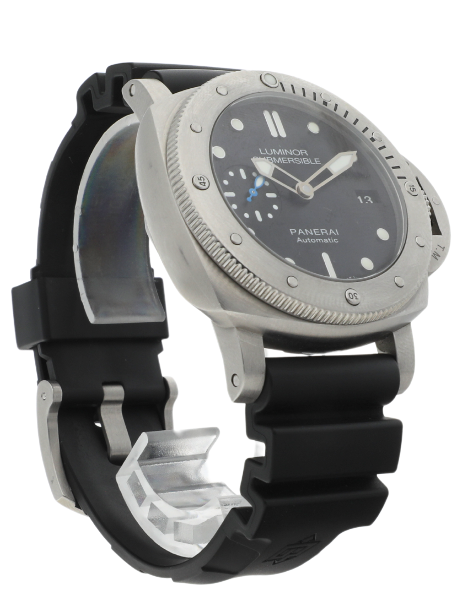 Pre-Owned Officine Panerai Submersible 105-01653 front right