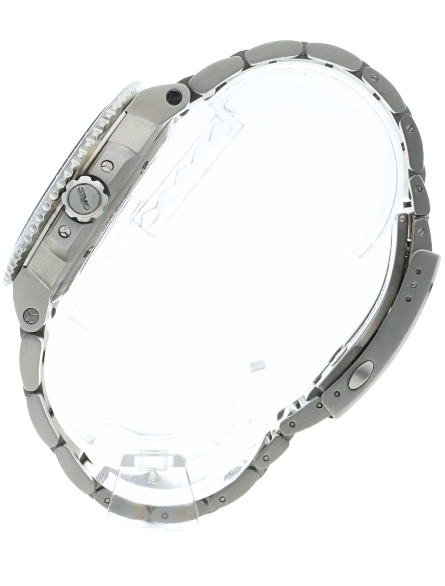 Oris Aquis right side view