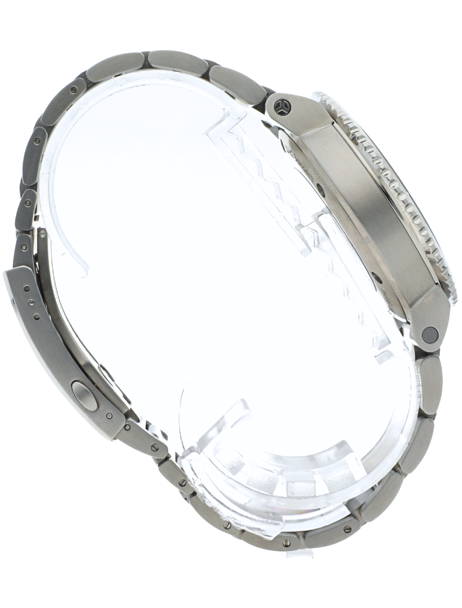 Oris Aquis left side view