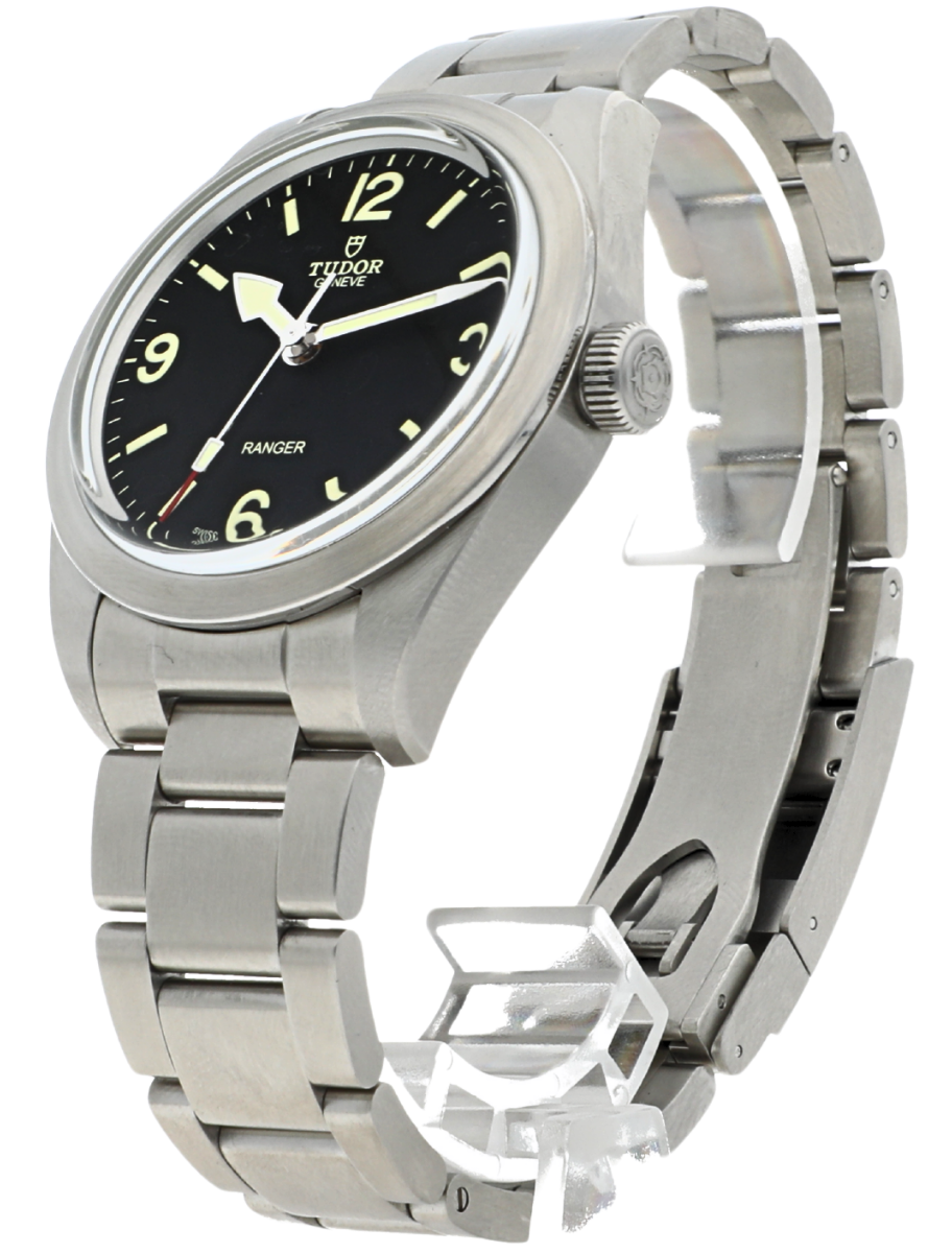 Tudor Ranger 39 angled front right view
