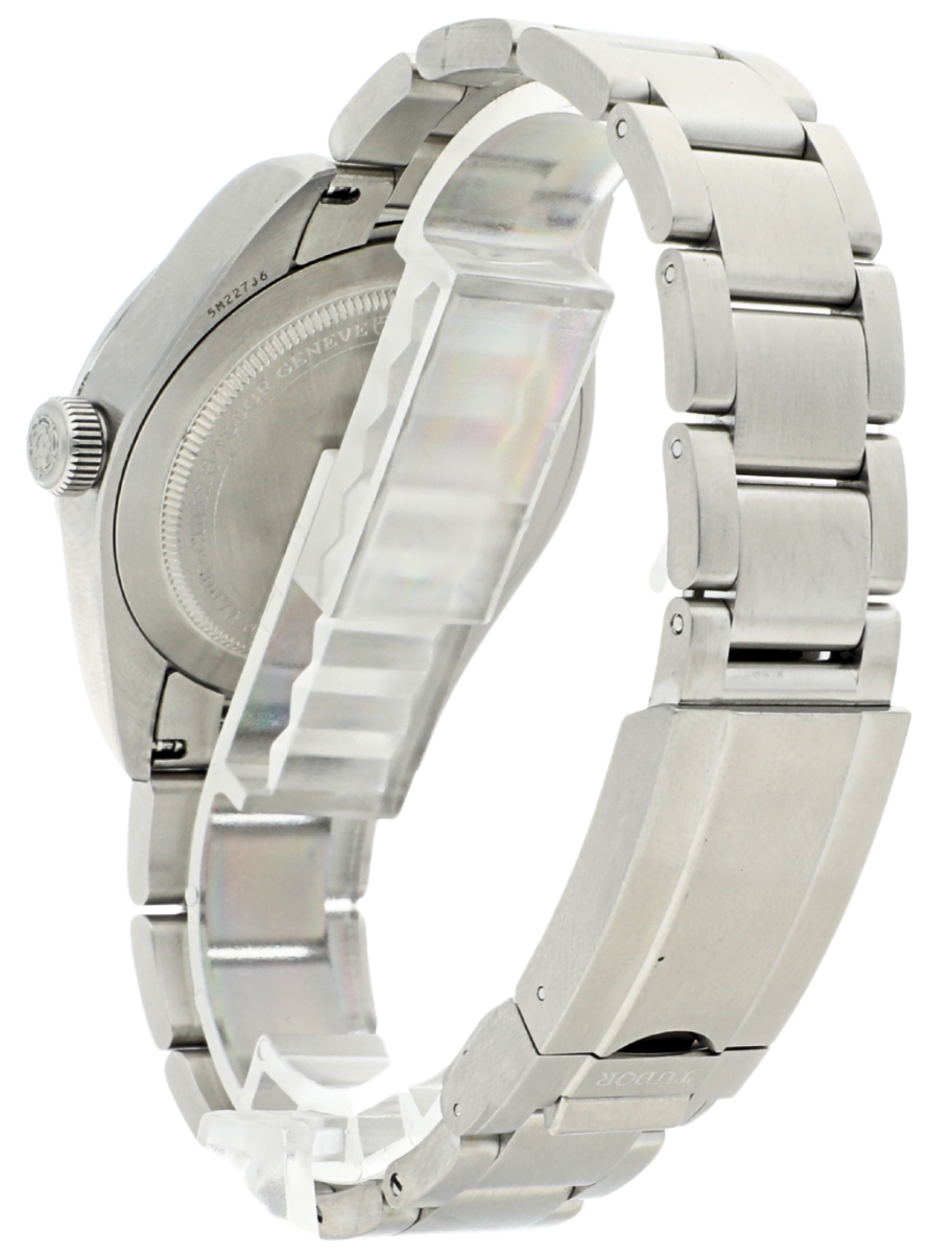 Tudor Ranger 39 angled back right view