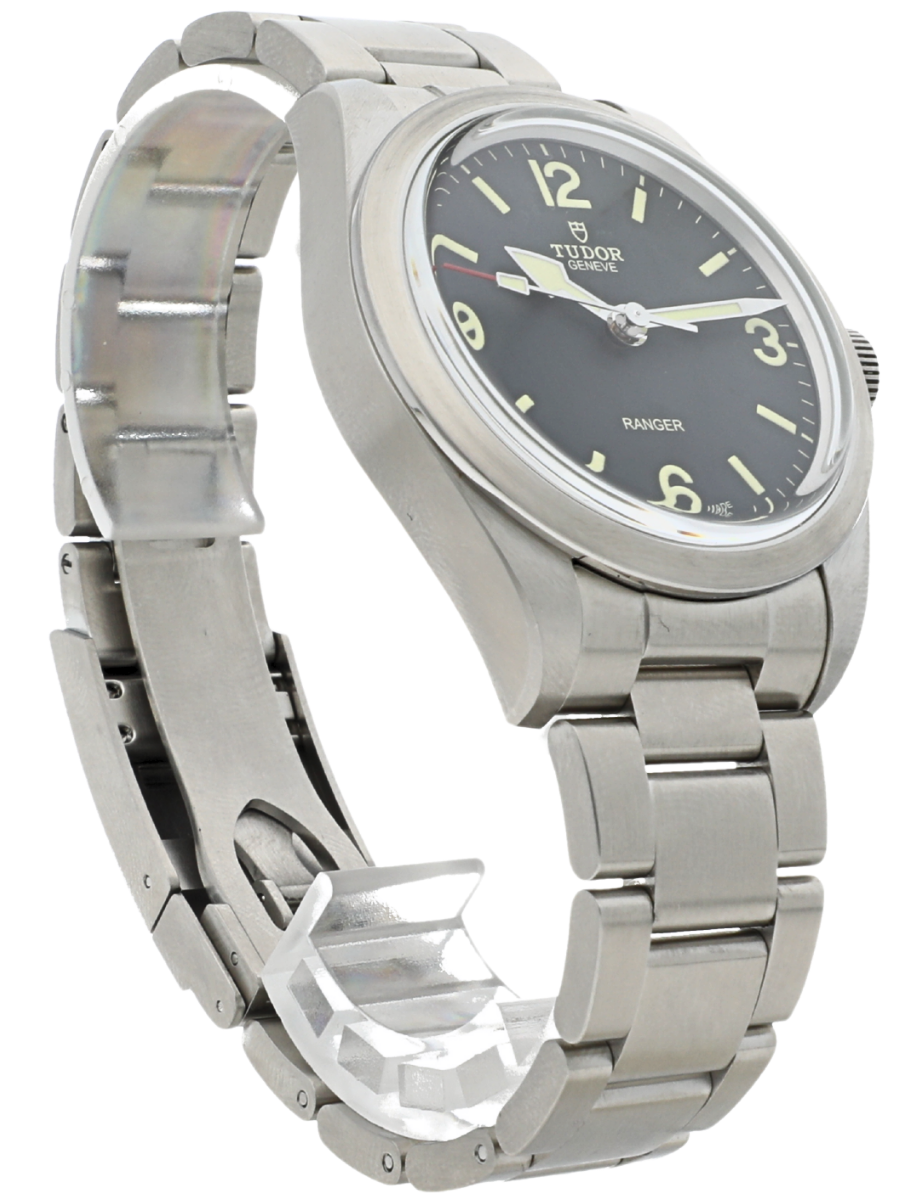 Tudor Ranger 39 angled front left view