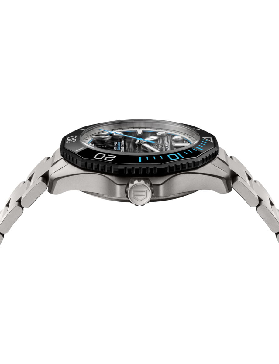 Side view of Tag Heuer Aquaracer Professional 500 Date wristwatch with titanium case and bracelet, and black and blue dial.