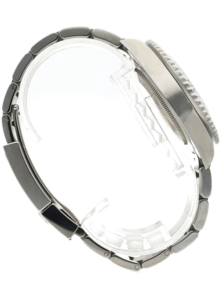 Right view of Pre-Owned Rolex wristwatch with oystersteel case and bracelet and black dial