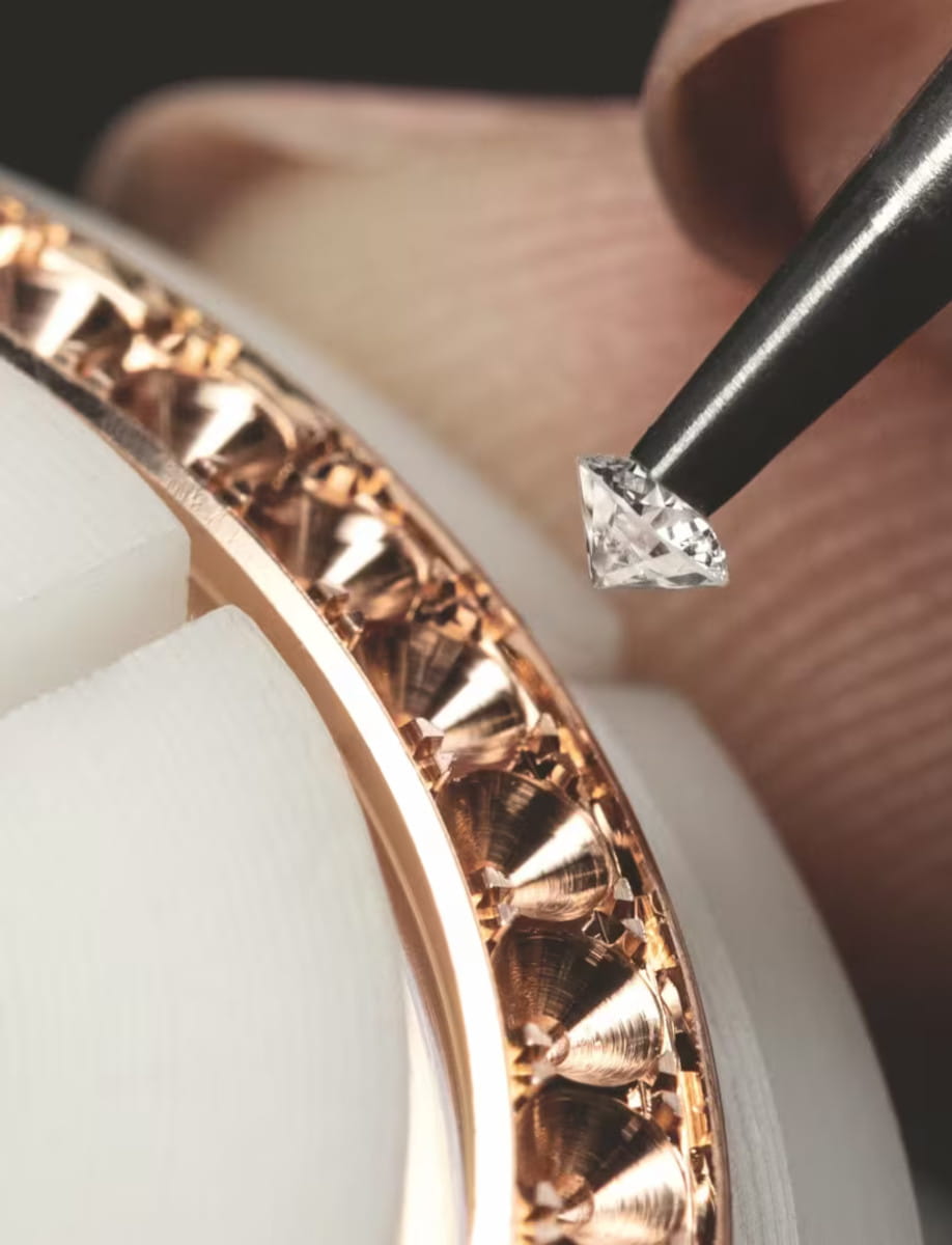 Diamond put on a bezel of Blancpain Ladybird Colors Phases de Lune wristwatch with gold case.