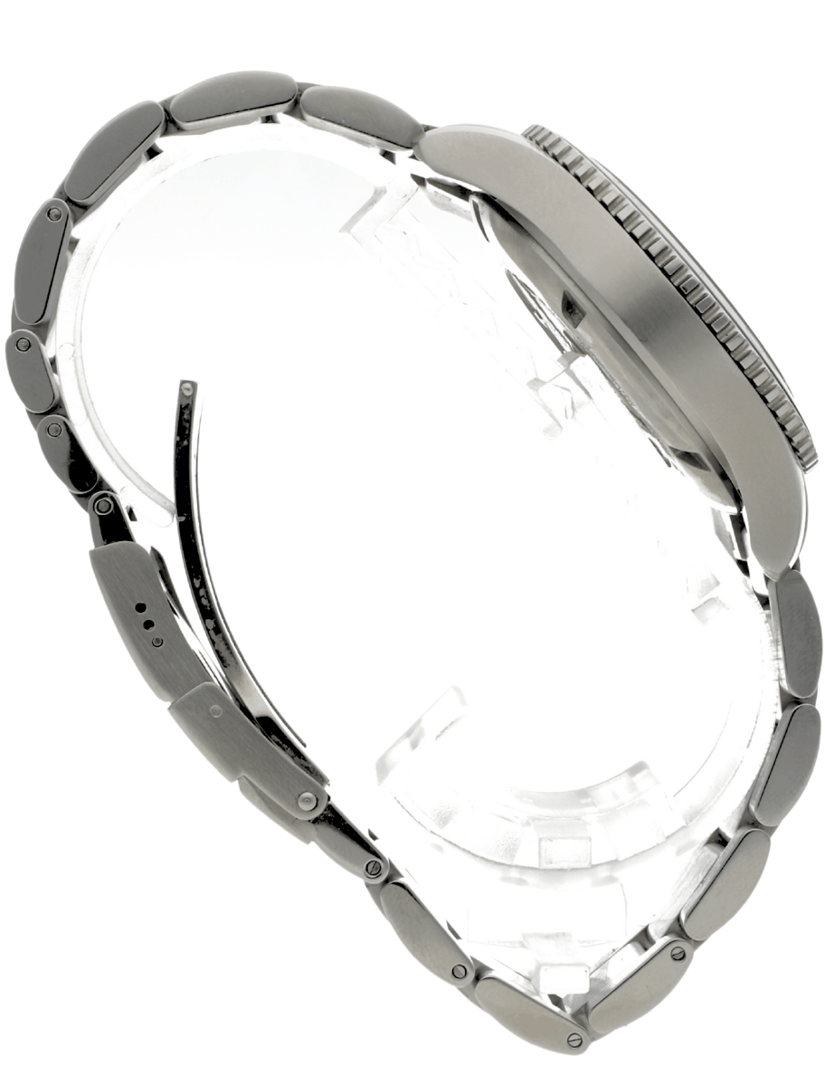 Right view of Pre-owned Longines Hydroconquest wristwatch with stainless steel case and bracelet, and sunray grey dial.