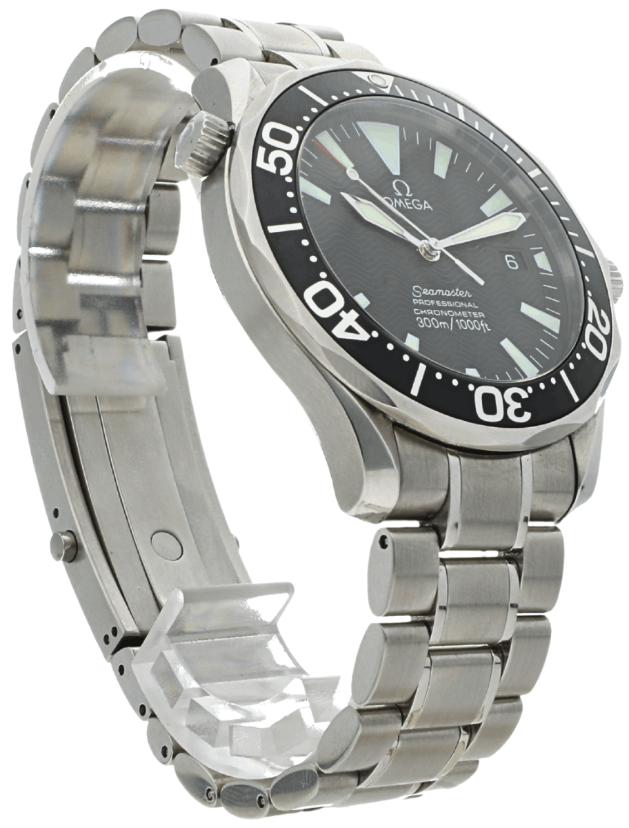 Pre-Owned Omega Seamaster stainless steel wristwatch with black bezel and date window at 3 o'clock.