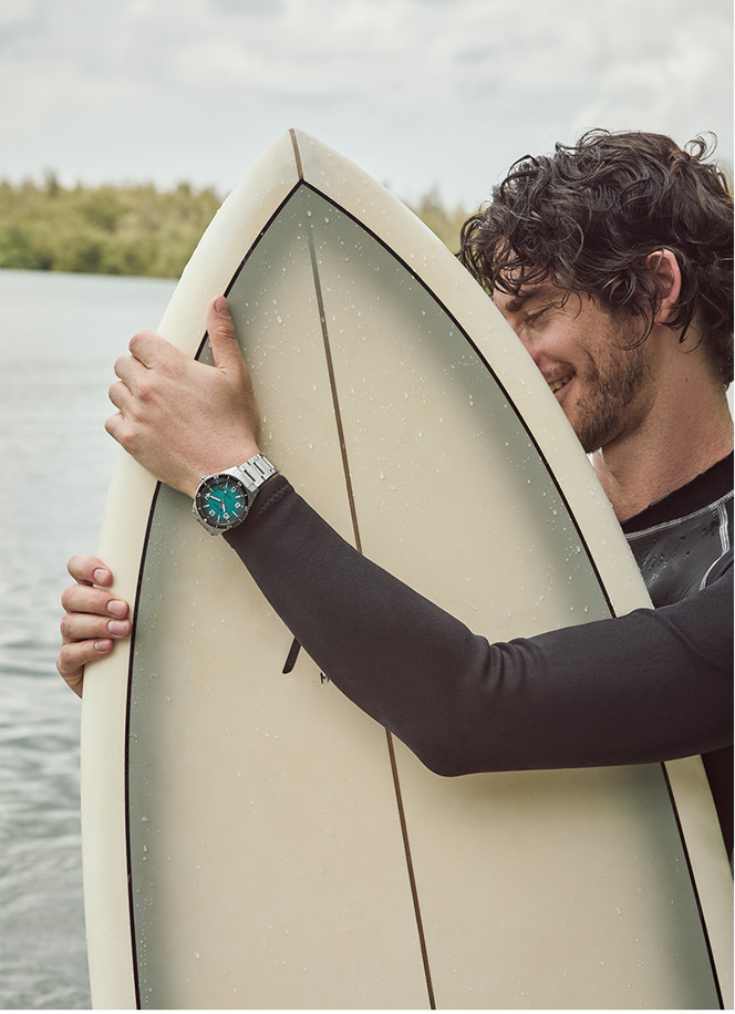 Man surfing with the Glasshutte SeaQ