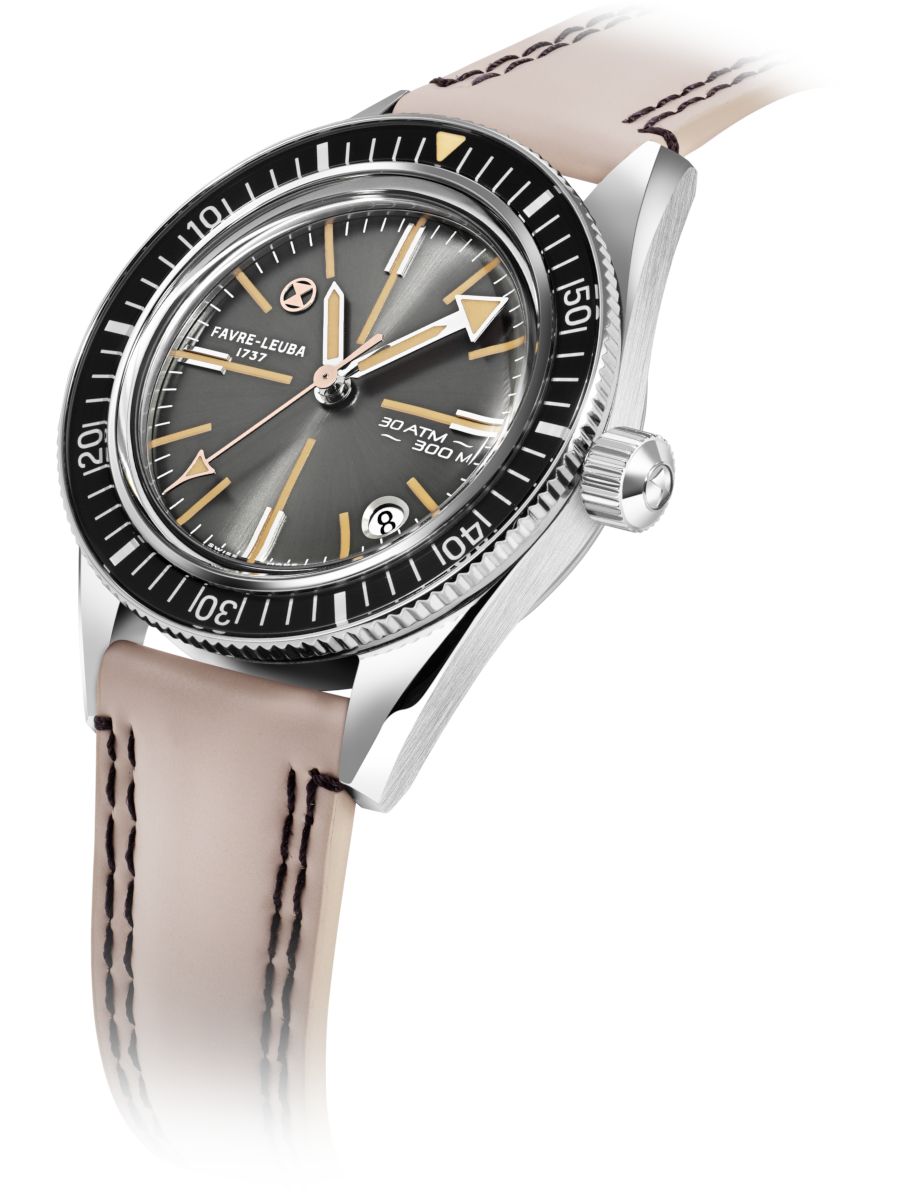 Diver-style wristwatch with a black rotating bezel, gray sunburst dial, gold-tone hour markers, date window at 6 o'clock, and a beige stitched leather strap.